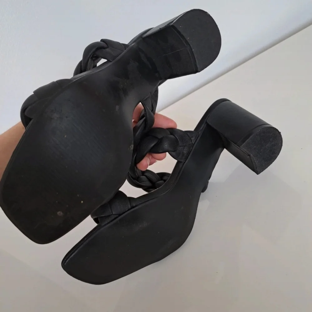 Envy Size 39 Uk 6 Black 'Knot To Miss' Braided Faux Leather Heel Sandals, Mules. - Picture 4 of 14